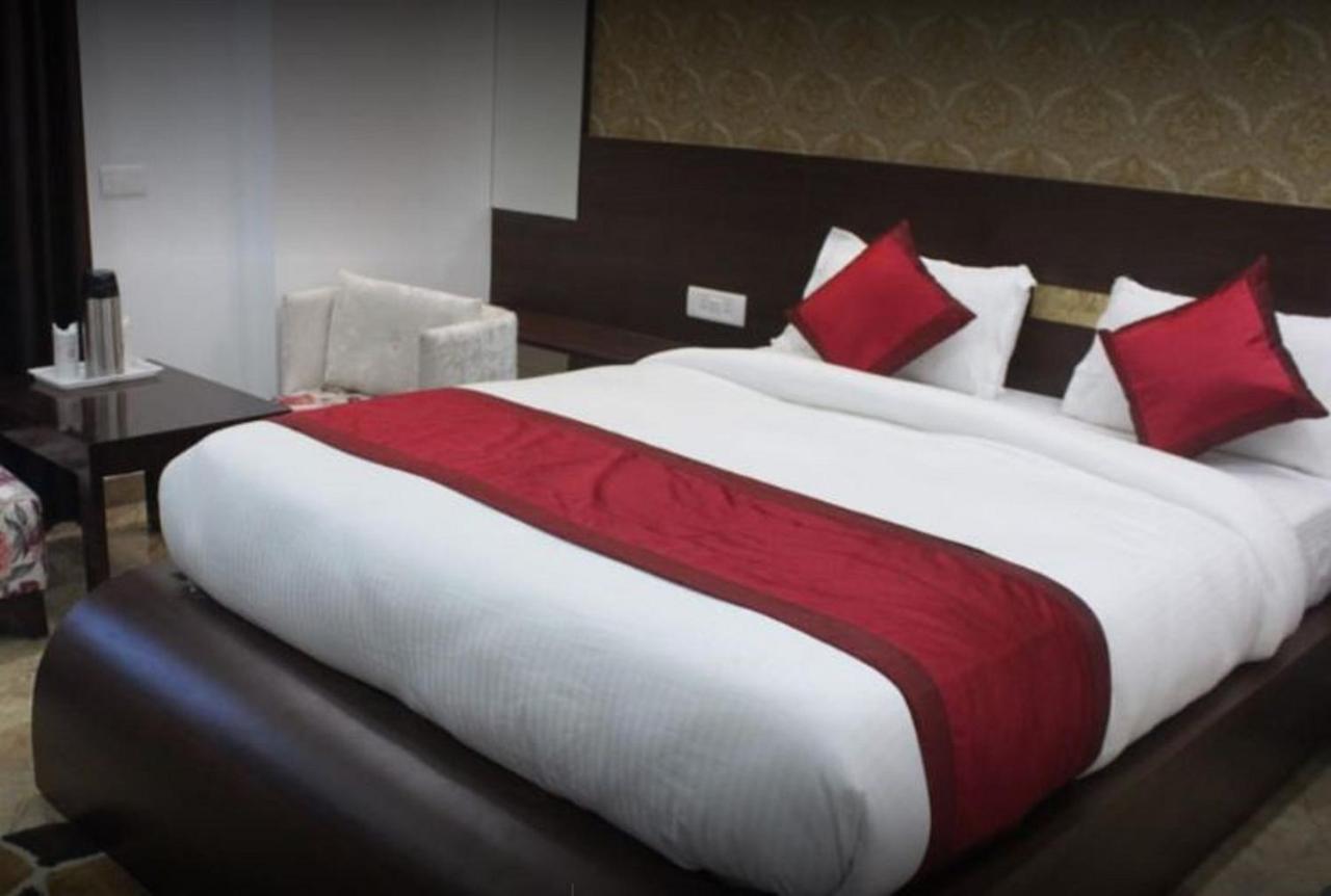 Purnia Hotel Golden Tulip מראה חיצוני תמונה
